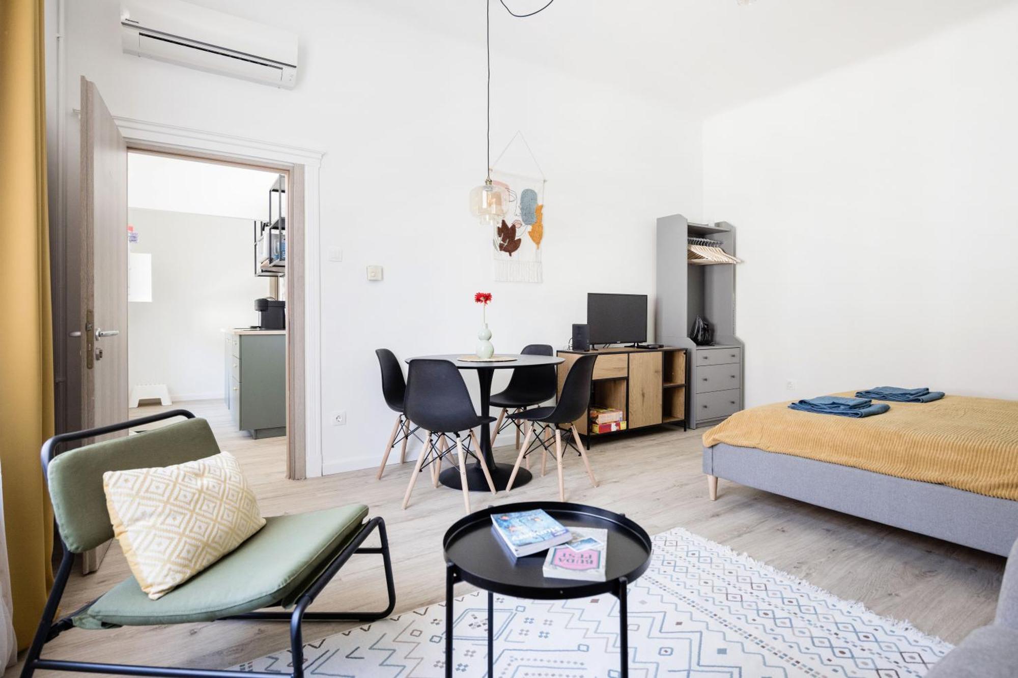 Stylish And Colourful Apartment In The City Centre Budapest Exterior foto