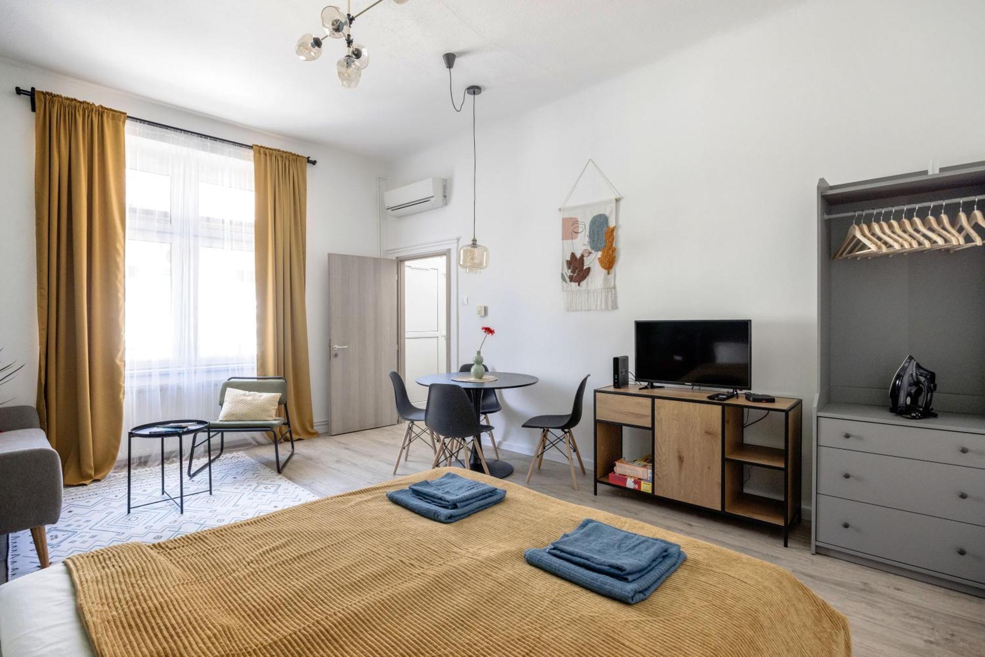 Stylish And Colourful Apartment In The City Centre Budapest Exterior foto