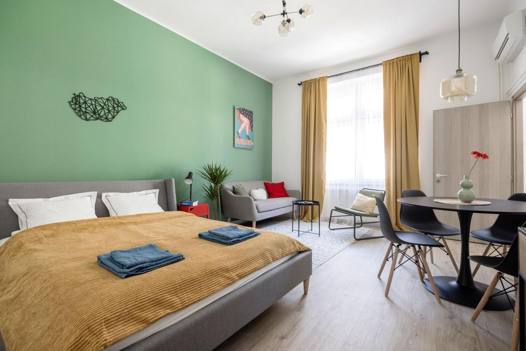 Stylish And Colourful Apartment In The City Centre Budapest Exterior foto