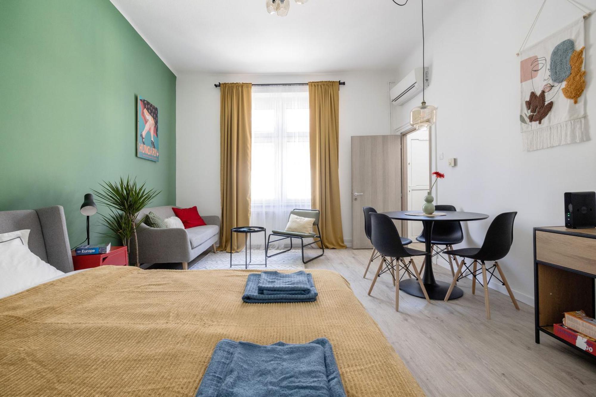 Stylish And Colourful Apartment In The City Centre Budapest Exterior foto